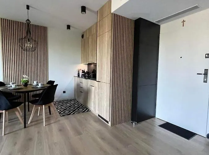 Pinea Max Apartament *